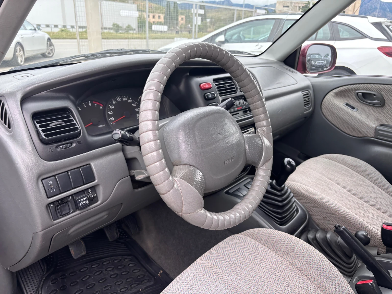 Suzuki Grand vitara 2.0 БЕНЗИН, снимка 7 - Автомобили и джипове - 54879074