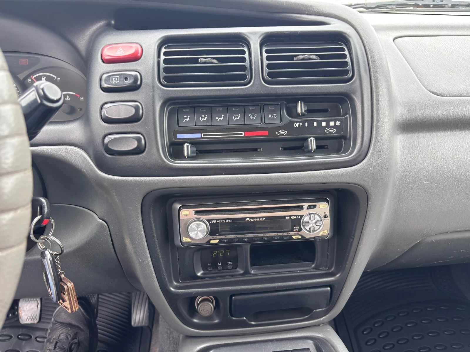 Suzuki Grand vitara 2.0 БЕНЗИН, снимка 15 - Автомобили и джипове - 54879074