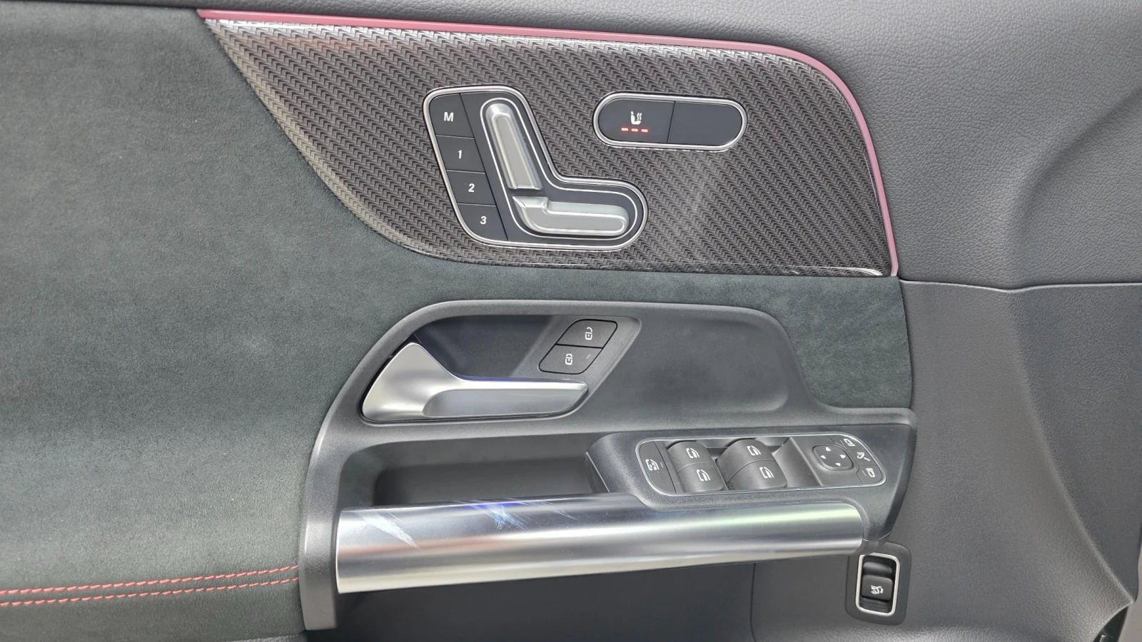 Mercedes-Benz GLA 45 AMG 4MATIC+ , снимка 17 - Автомобили и джипове - 55460335