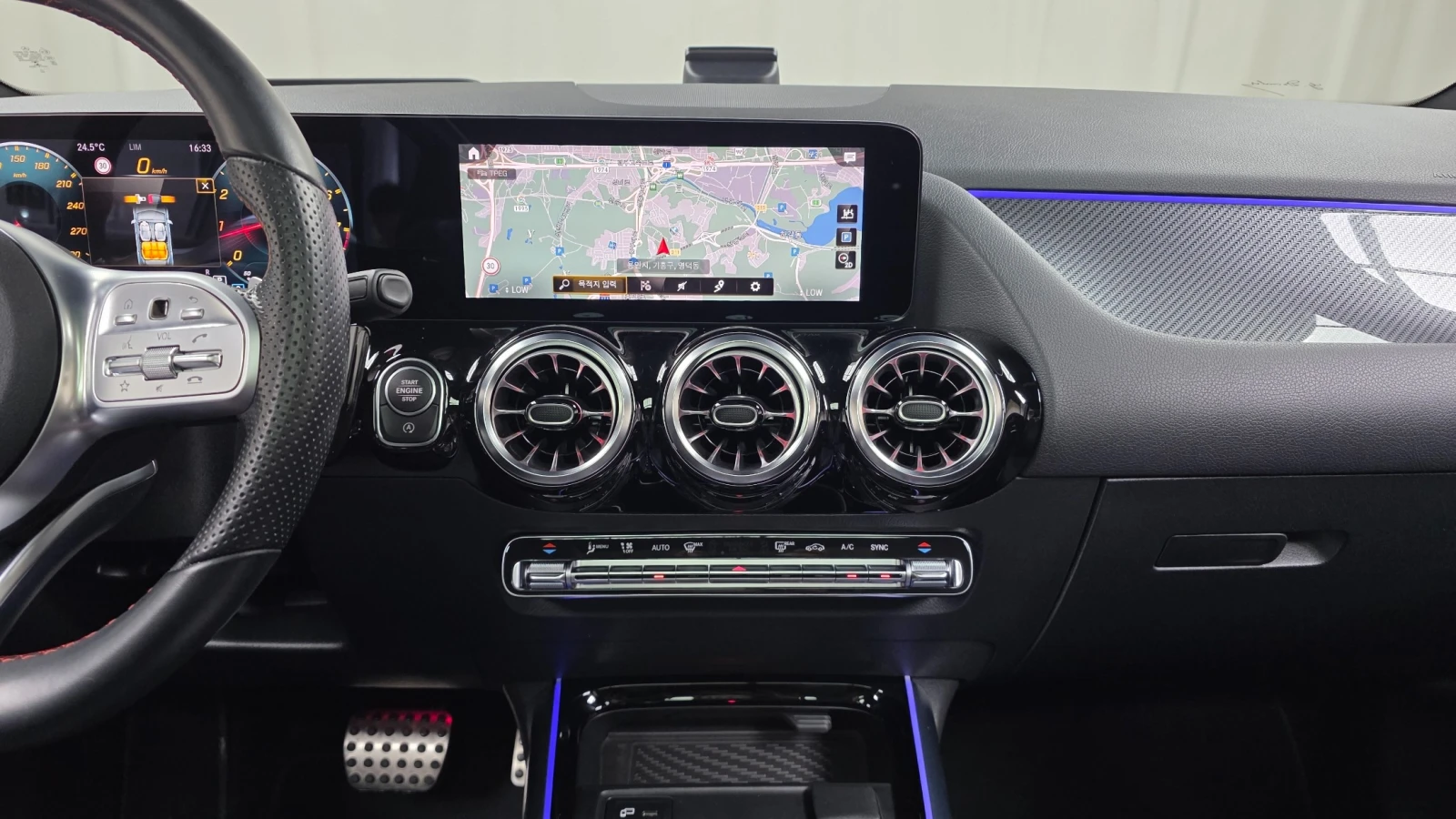 Mercedes-Benz GLA 45 AMG 4MATIC+ , снимка 11 - Автомобили и джипове - 55460335