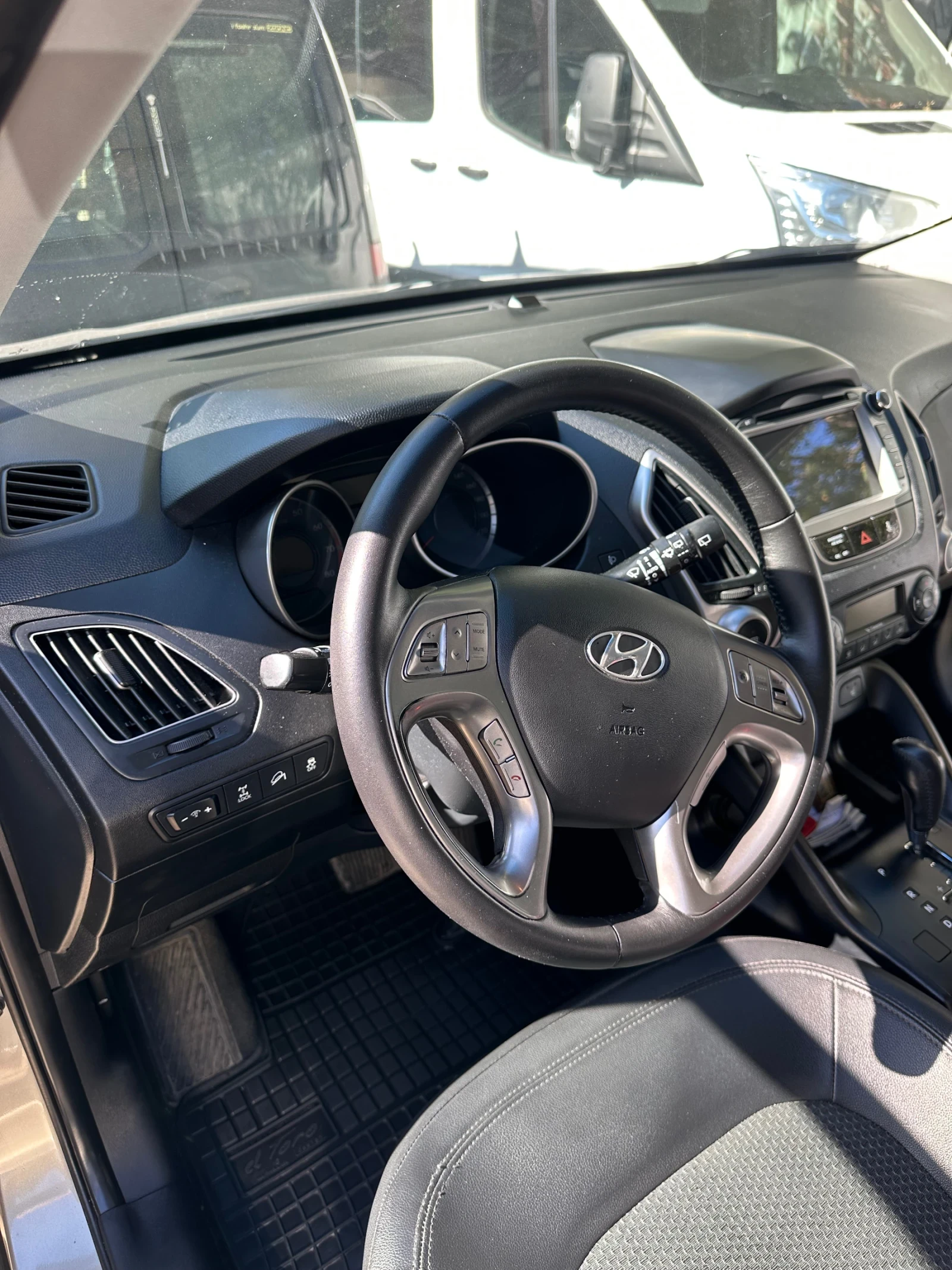 Hyundai IX35, снимка 8 - Автомобили и джипове - 56021957