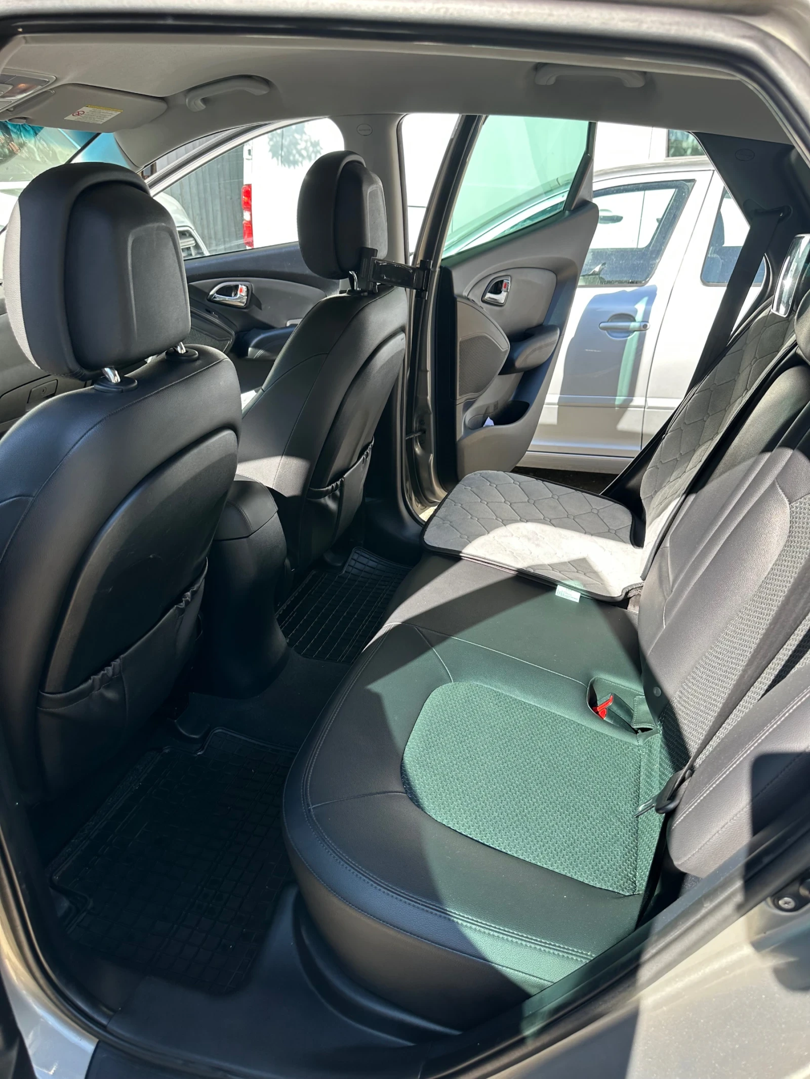 Hyundai IX35, снимка 13 - Автомобили и джипове - 56021957