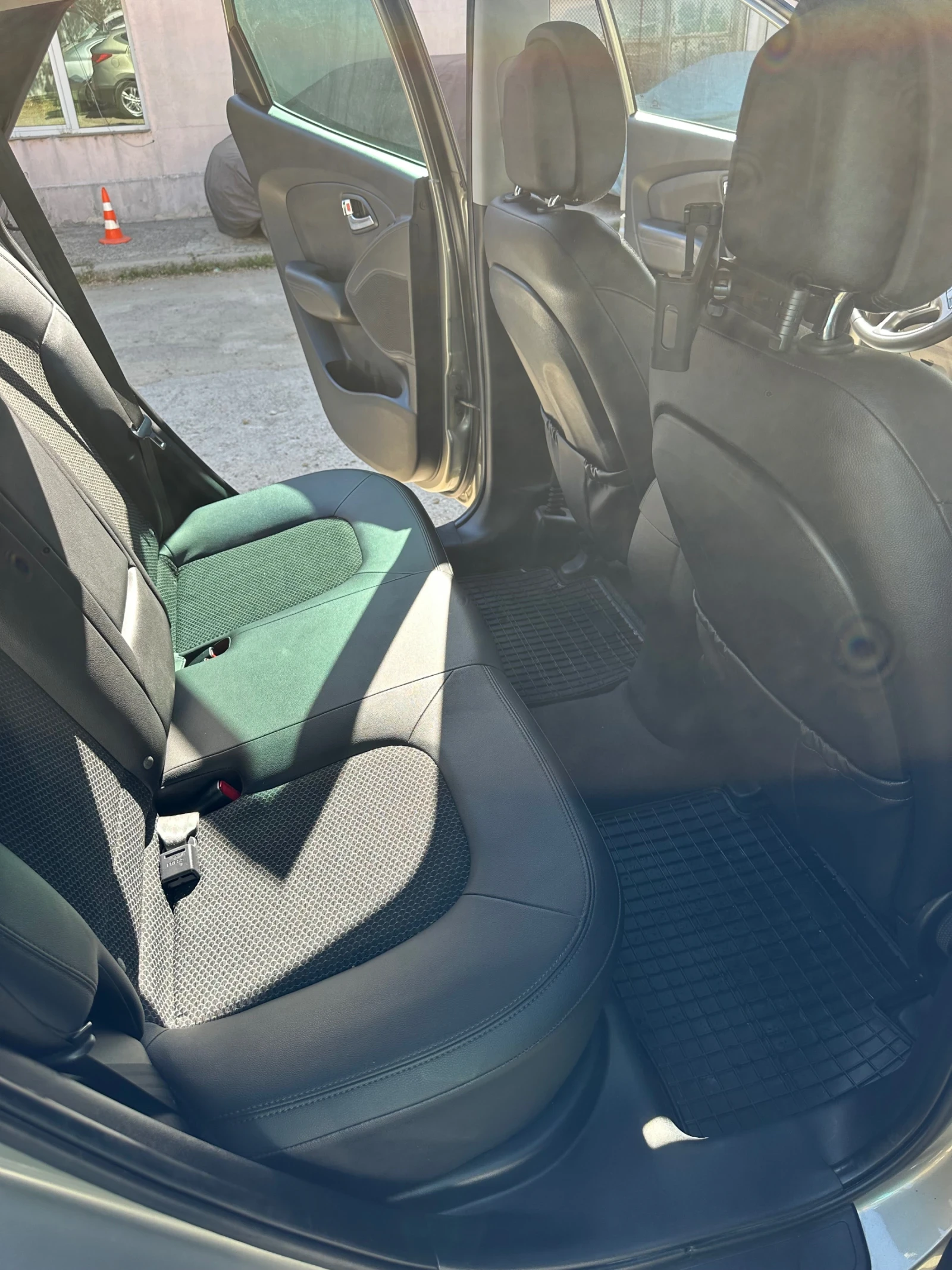 Hyundai IX35, снимка 12 - Автомобили и джипове - 56021957