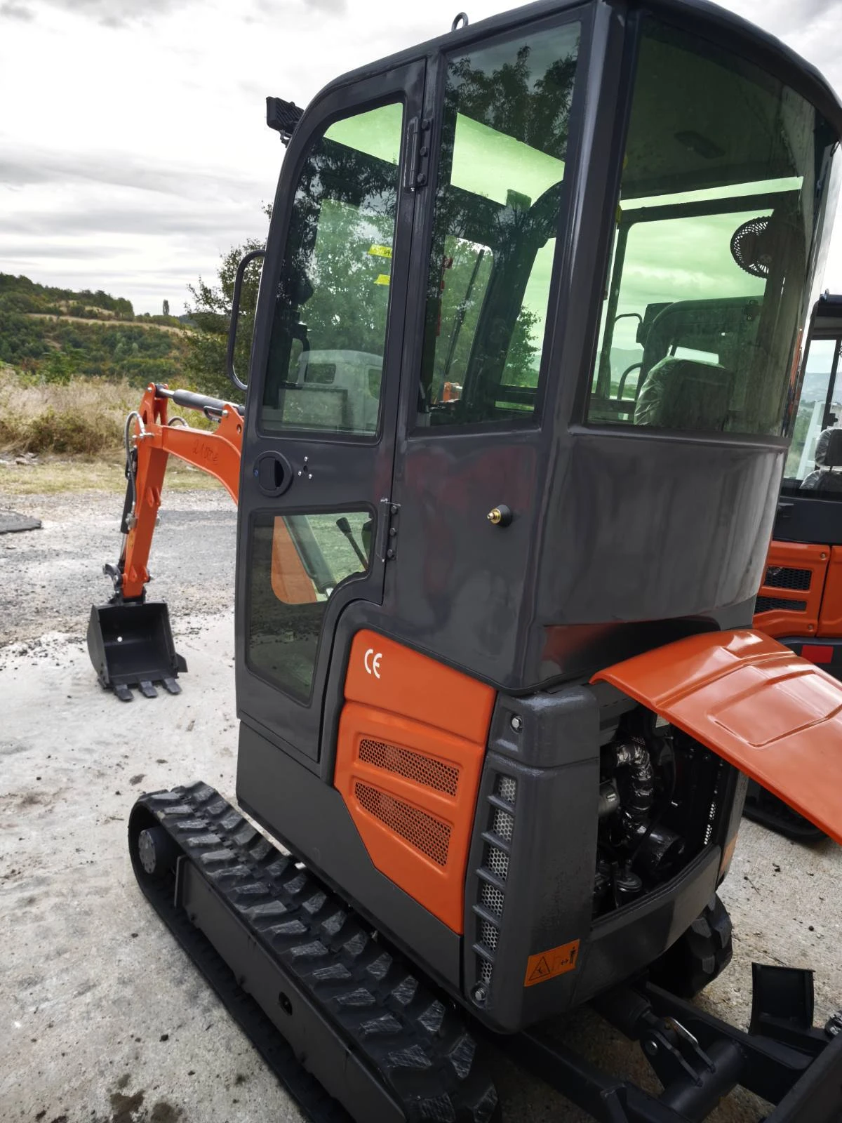 Багер Kubota ЧИСТО НОВ Kubota МОТОР, снимка 8 - Индустриална техника - 56170861