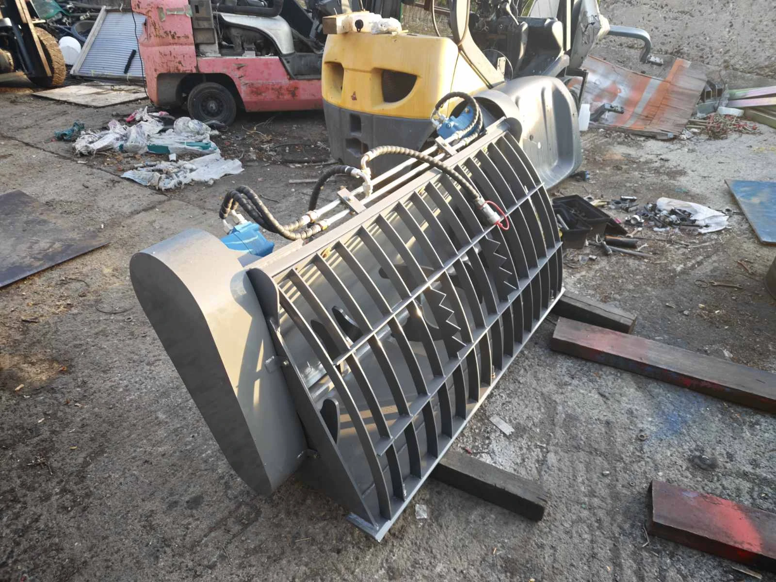 Челен товарач Komatsu КОФА ЗА БЕТОН