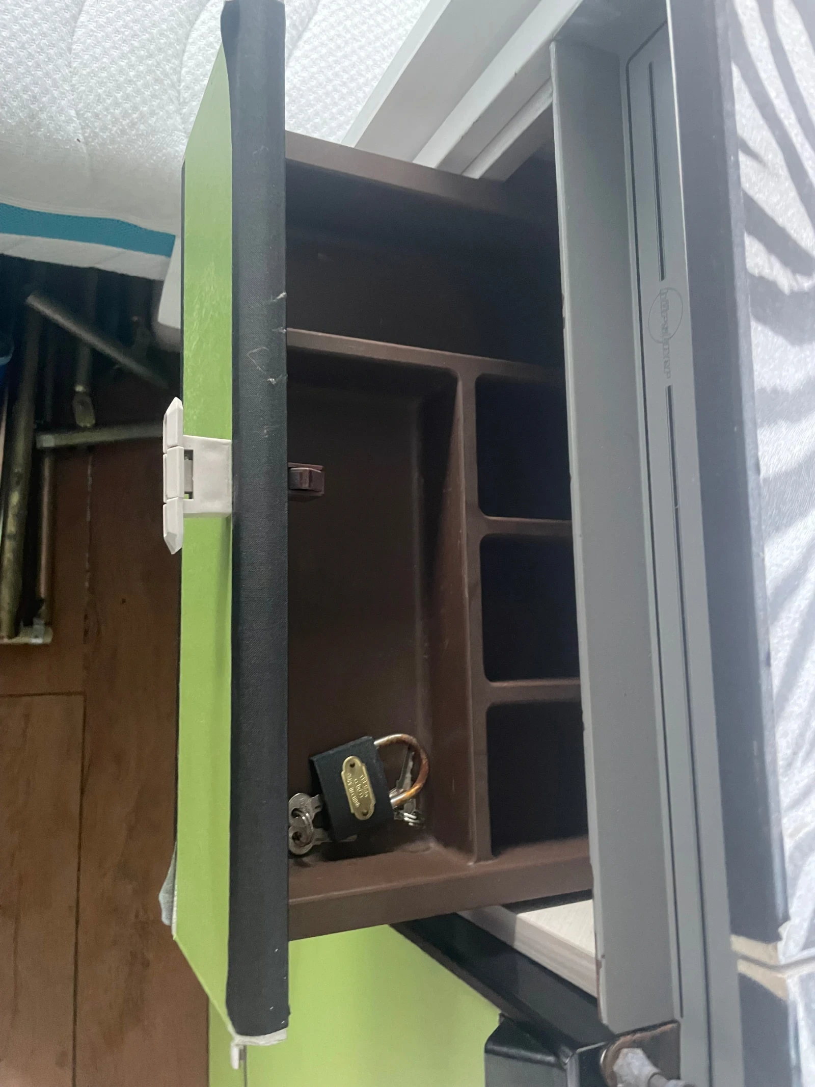 Каравана Burstner 450 - изображение 4