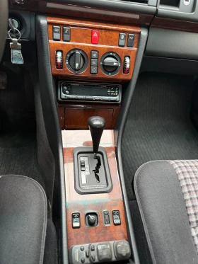 Mercedes-Benz 124 Е 280, снимка 8