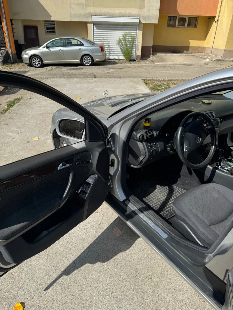 Mercedes-Benz C 240, снимка 11 - Автомобили и джипове - 52476469