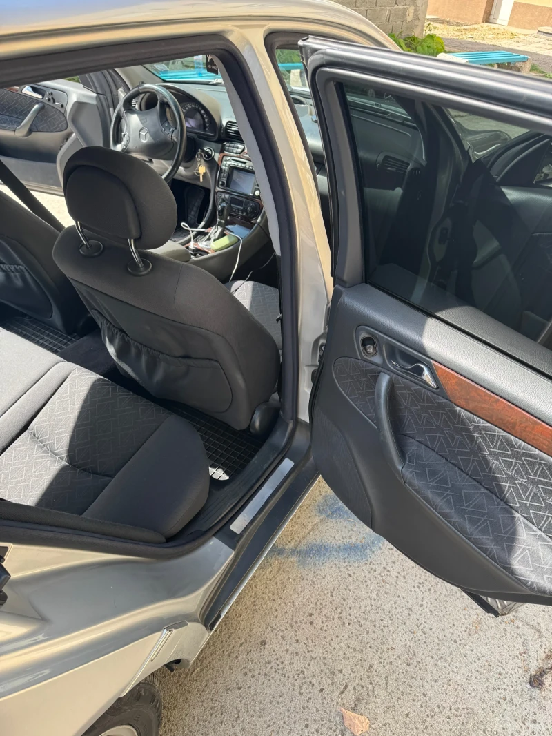 Mercedes-Benz C 240, снимка 7 - Автомобили и джипове - 52476469