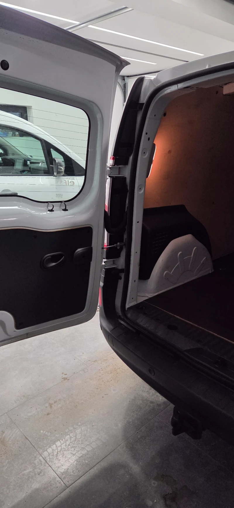 Renault Kangoo, снимка 8 - Автомобили и джипове - 53297229