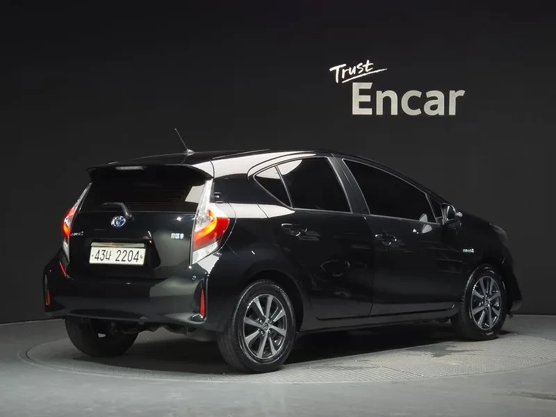 Toyota Prius C 1.5, снимка 2 - Автомобили и джипове - 55702248