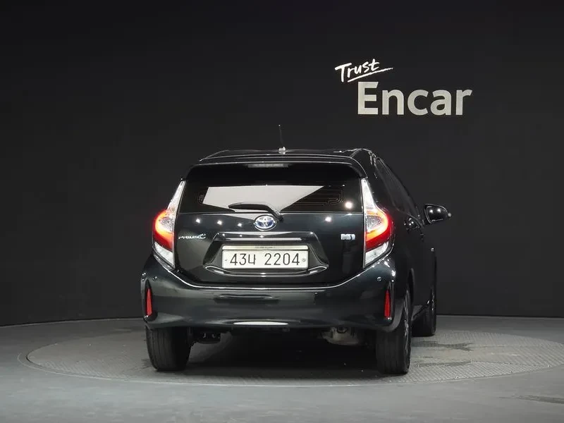 Toyota Prius C 1.5, снимка 4 - Автомобили и джипове - 55702248