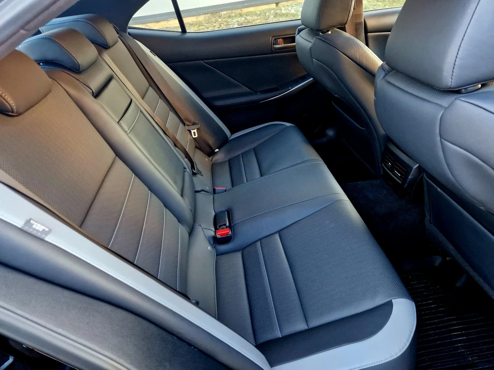 Lexus IS 350 F-sport, AWD, , 311k.c | Mobile.bg � ����������� 12