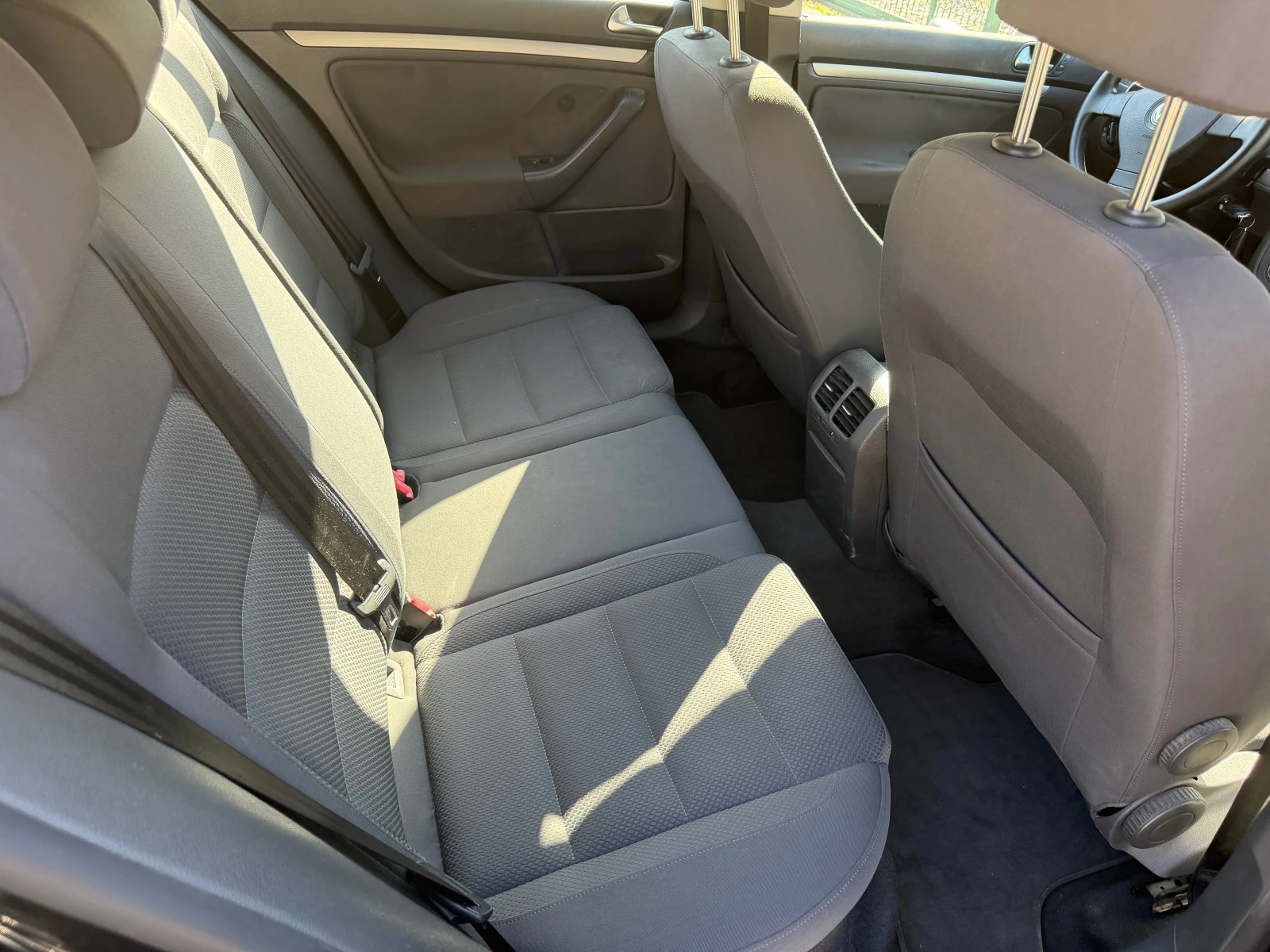 VW Golf 1.9ТDI 6 ck, снимка 14 - Автомобили и джипове - 54718545