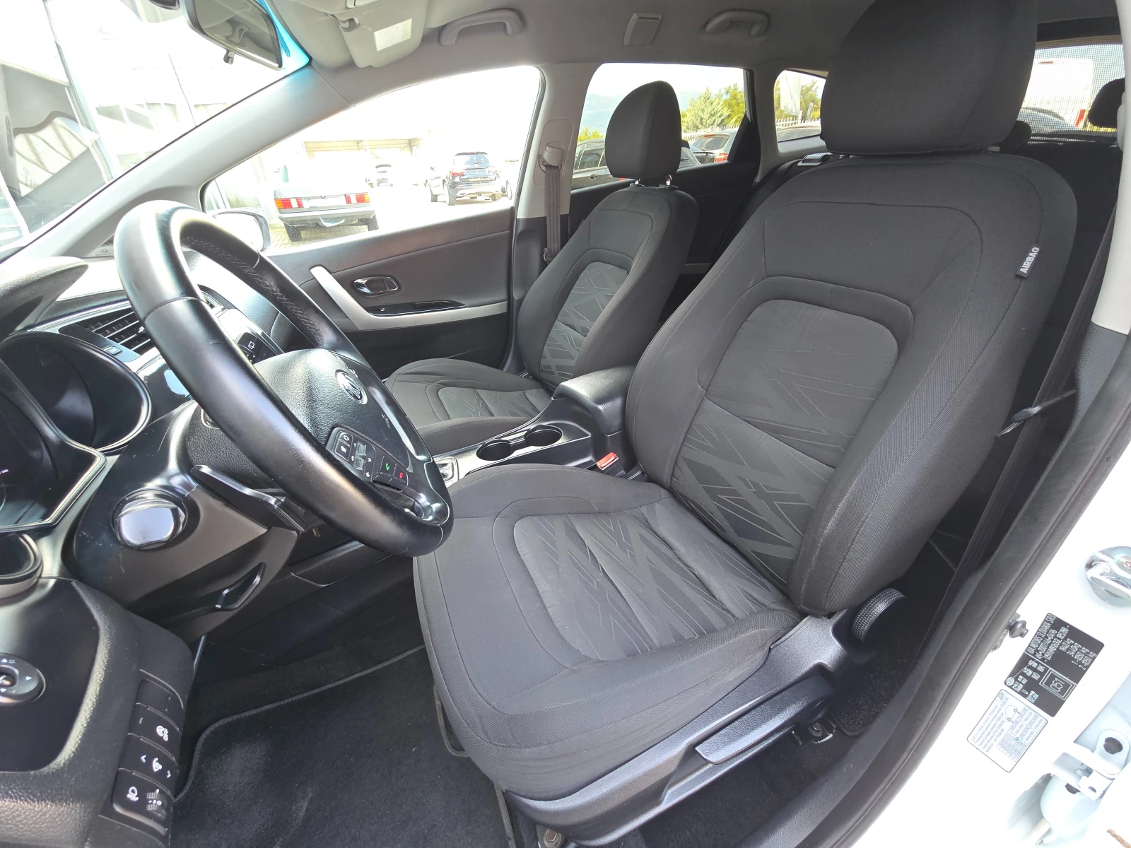 Kia Ceed 1.6CRDi!! Автоматик !!, снимка 9 - Автомобили и джипове - 55125553