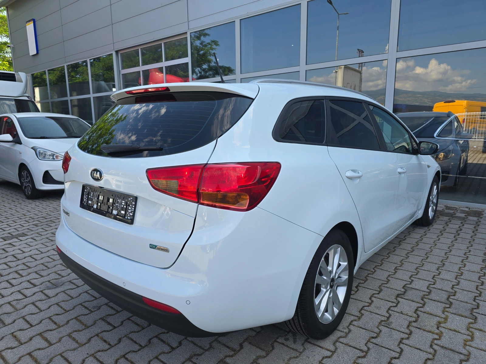 Kia Ceed 1.6CRDi!! Автоматик !!, снимка 5 - Автомобили и джипове - 55125553