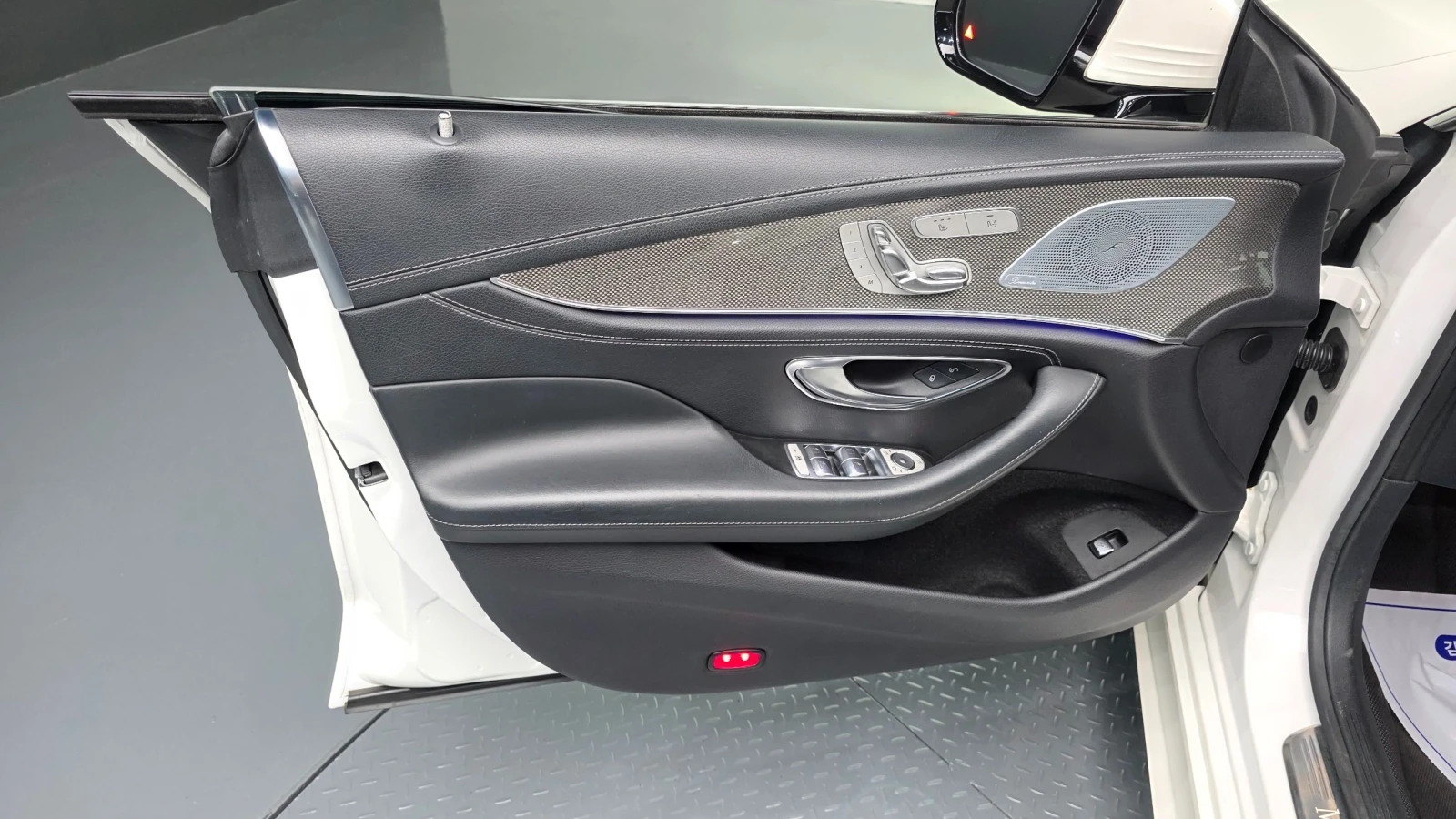 Mercedes-Benz CLS 300, снимка 9 - Автомобили и джипове - 55810432
