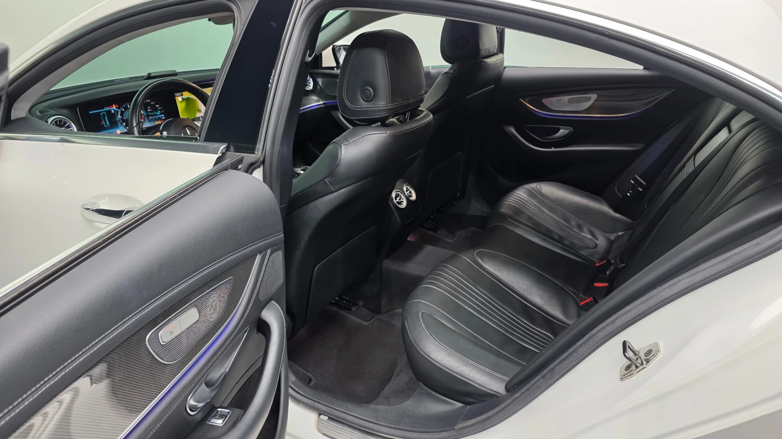 Mercedes-Benz CLS 300, снимка 13 - Автомобили и джипове - 55810432