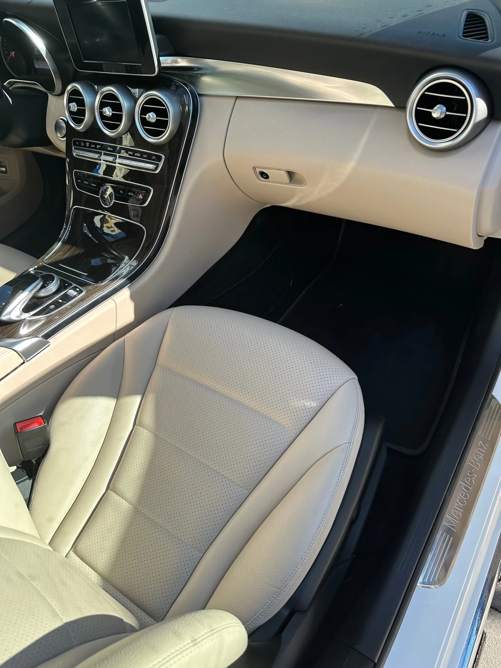 Mercedes-Benz C 300 4 матик, снимка 12 - Автомобили и джипове - 56020671