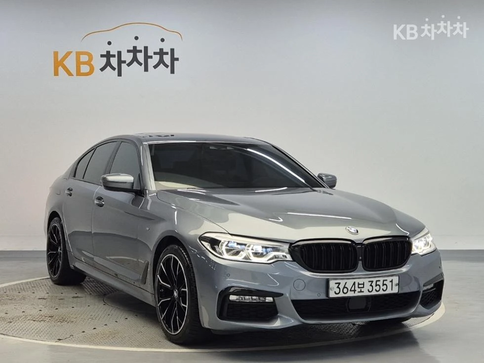 BMW 520 520d\M pack\Head Up\360 Камери, снимка 4 - Автомобили и джипове - 56350436