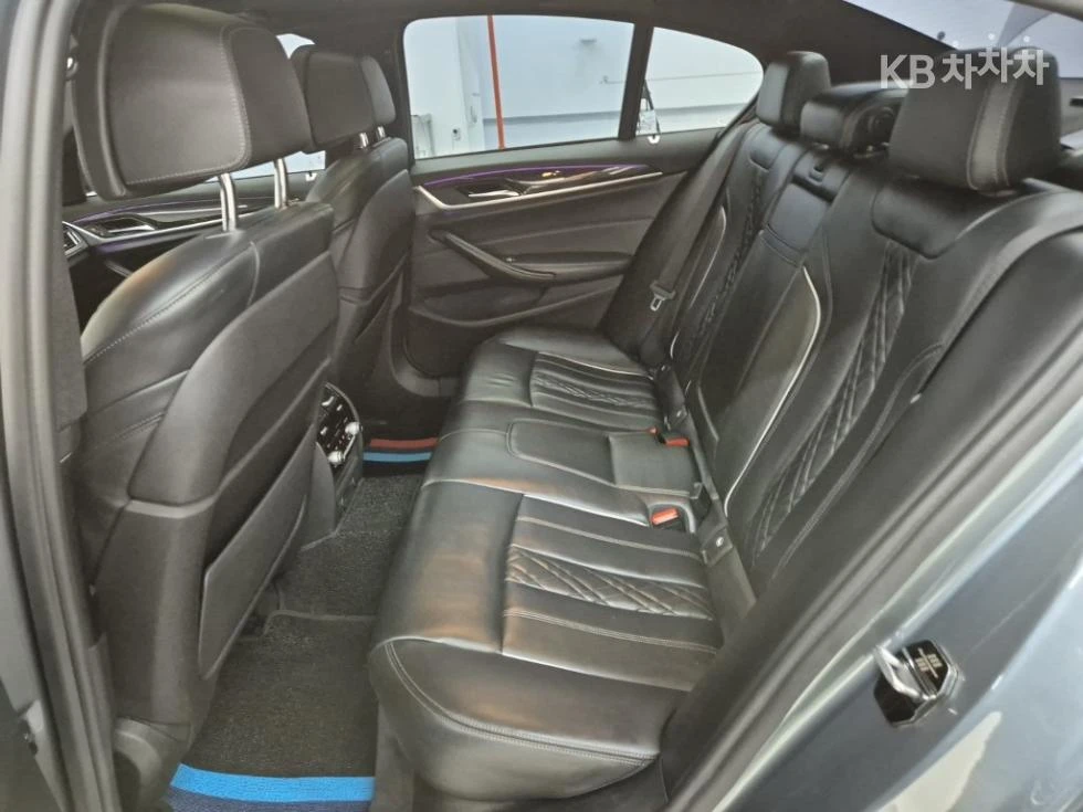 BMW 520 520d\M pack\Head Up\360 Камери, снимка 12 - Автомобили и джипове - 56350436