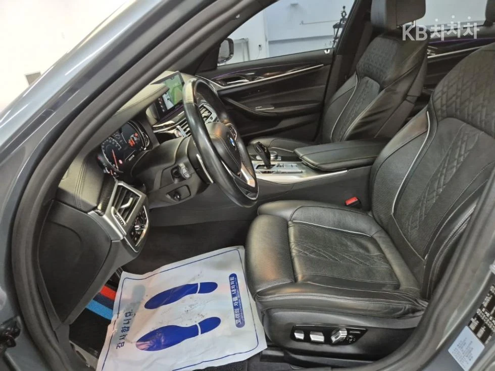 BMW 520 520d\M pack\Head Up\360 Камери, снимка 11 - Автомобили и джипове - 56350436