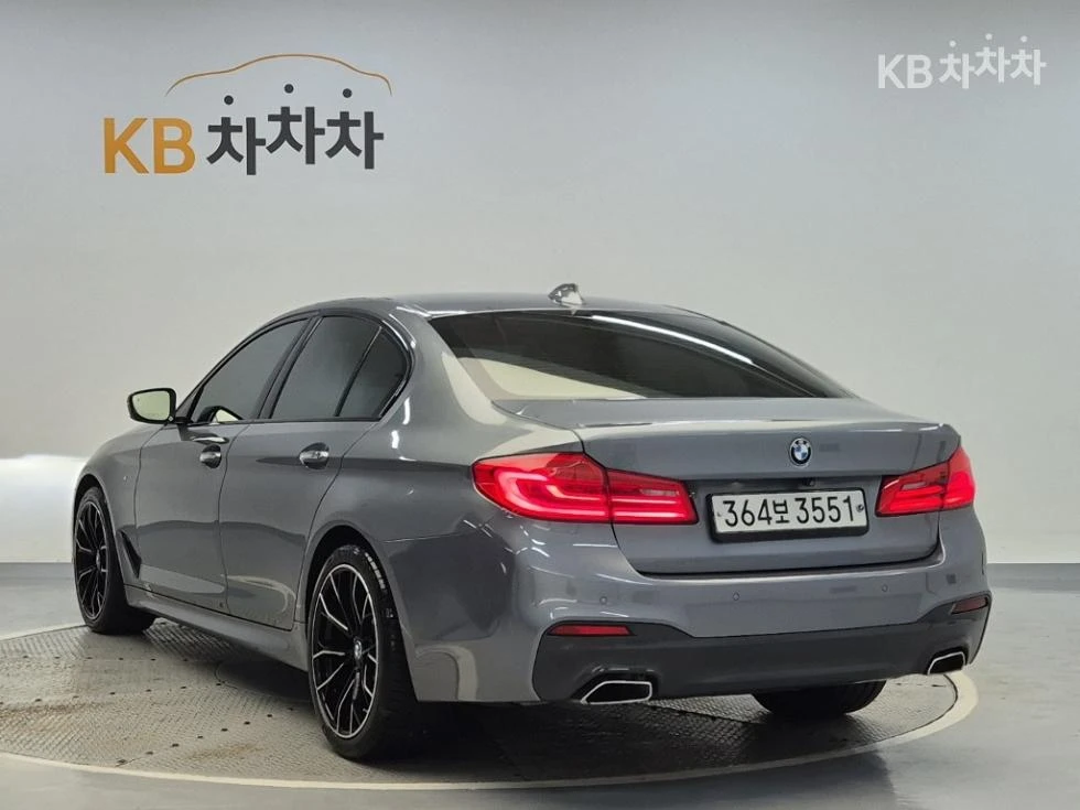 BMW 520 520d\M pack\Head Up\360 Камери, снимка 2 - Автомобили и джипове - 56350436