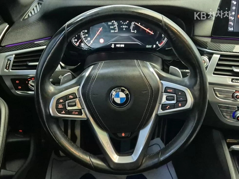 BMW 520 520d\M pack\Head Up\360 Камери, снимка 9 - Автомобили и джипове - 56350436