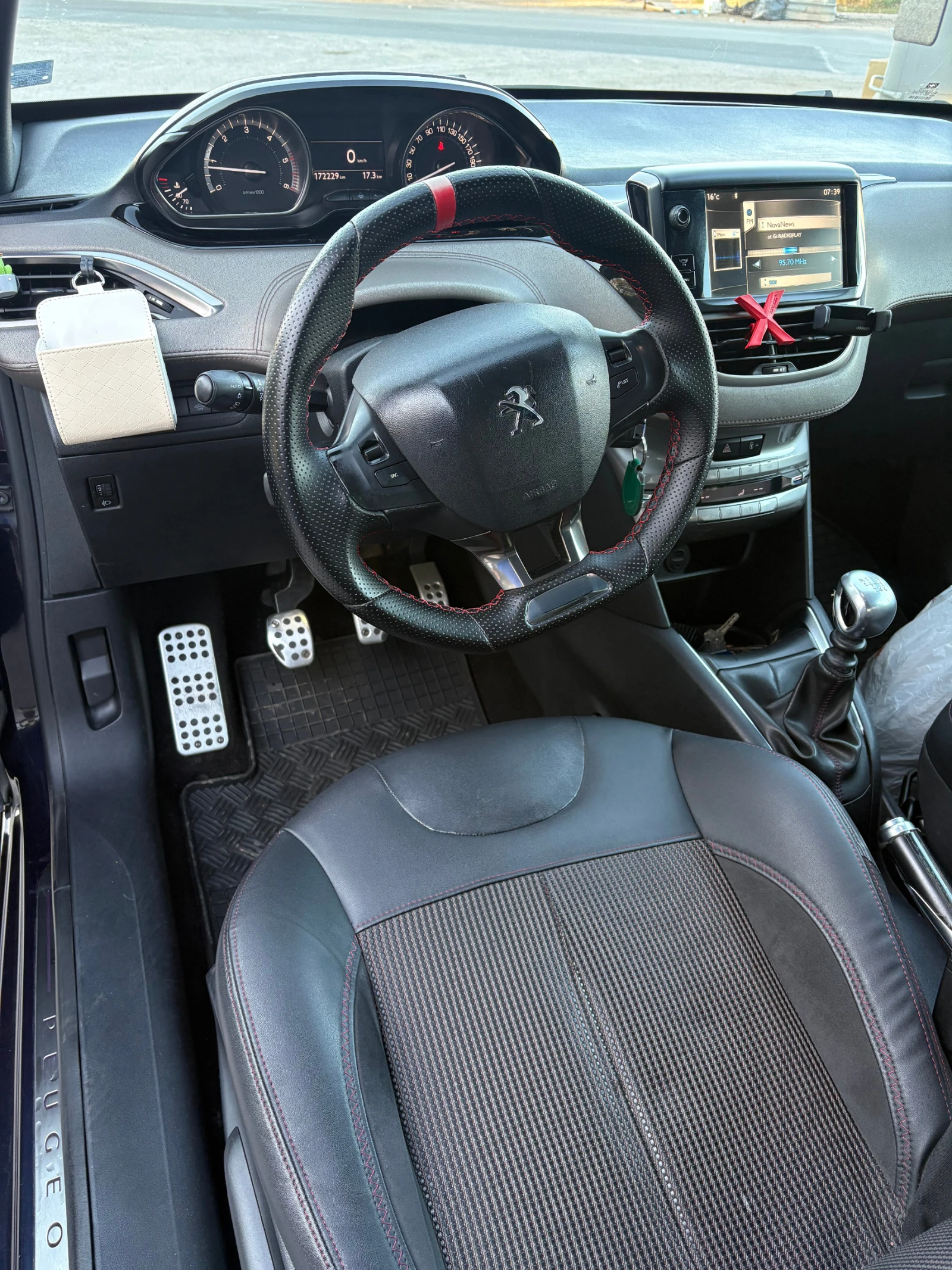 Peugeot 208 XY, снимка 5 - Автомобили и джипове - 56733485
