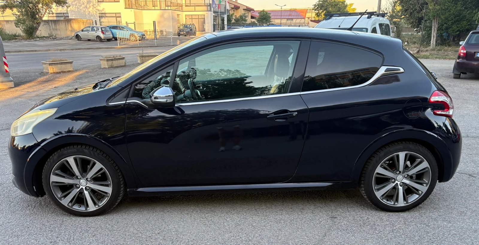 Peugeot 208 XY, снимка 3 - Автомобили и джипове - 56733485