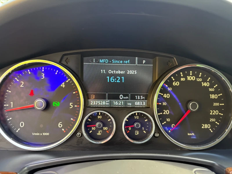 VW Touareg 3.0 TDI V6 INDIVIDUAL , снимка 16 - Автомобили и джипове - 52024794