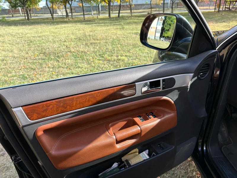 VW Touareg 3.0 TDI V6 INDIVIDUAL , снимка 6 - Автомобили и джипове - 52024794