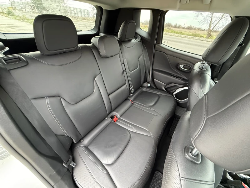 Jeep Renegade 1.4 4x4 AUT. NAVI LIMITED ШВЕЙЦАРИЯ, снимка 12 - Автомобили и джипове - 53569181