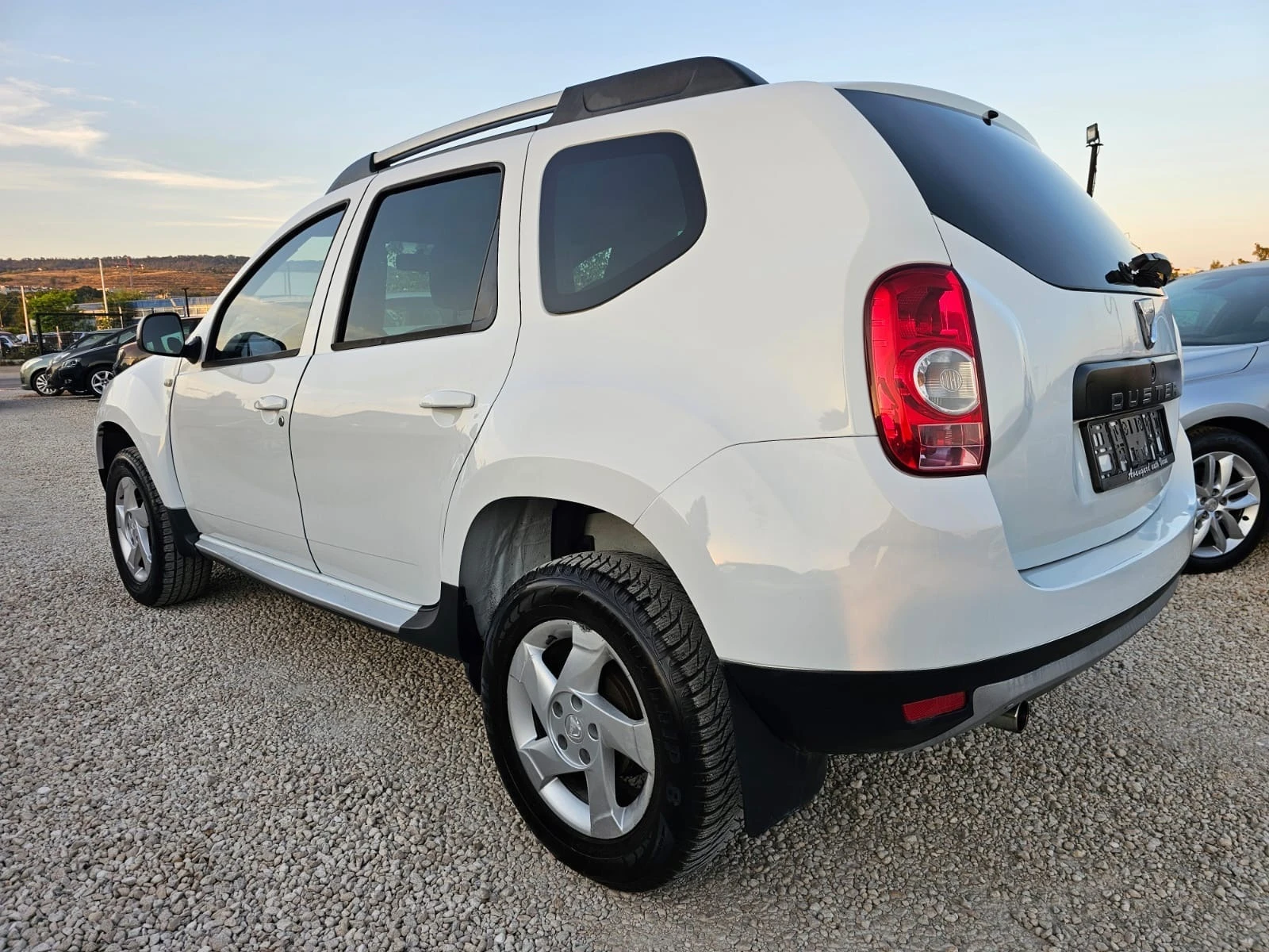 Dacia Duster 1.6i 105к.с. - изображение 4