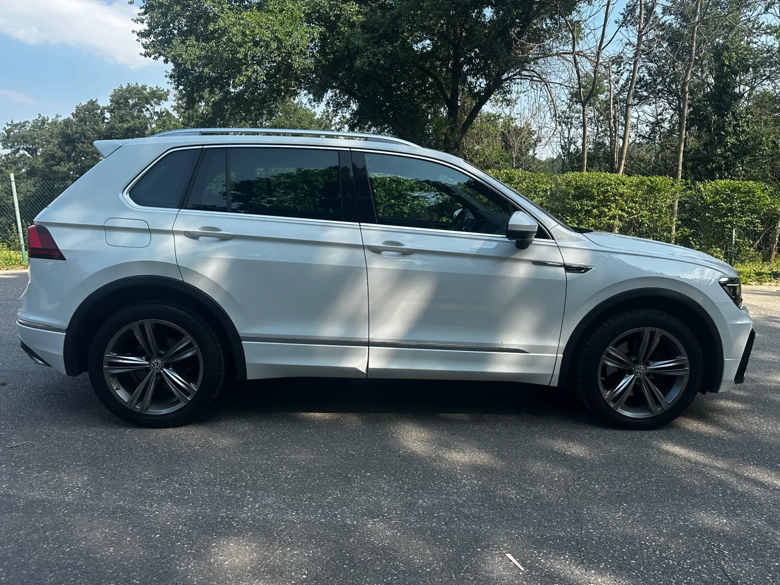 VW Tiguan R-LINE / 4MOTION / DISTRONIC / PANORAMA / DYNAUDIO - изображение 4