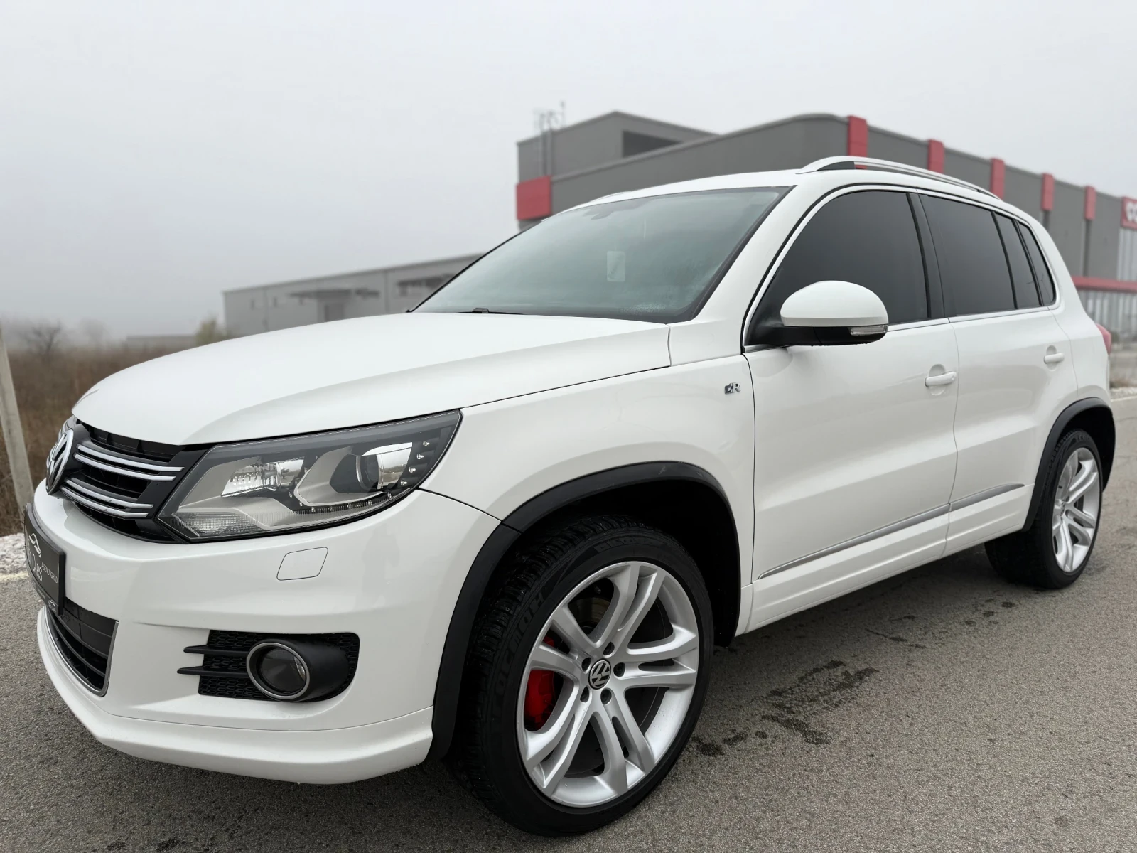 VW Tiguan 2.0 TSI / R LINE / 4MOTION / KOJA / NAVI / PANO  | Mobile.bg   3