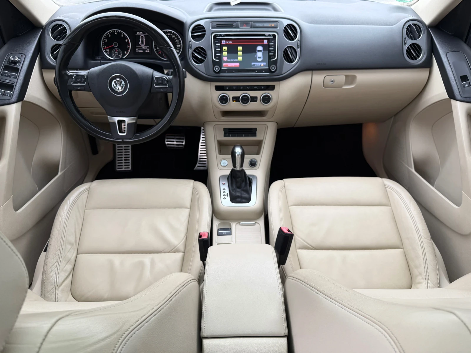 VW Tiguan 2.0 TSI / R LINE / 4MOTION / KOJA / NAVI / PANO  | Mobile.bg   8