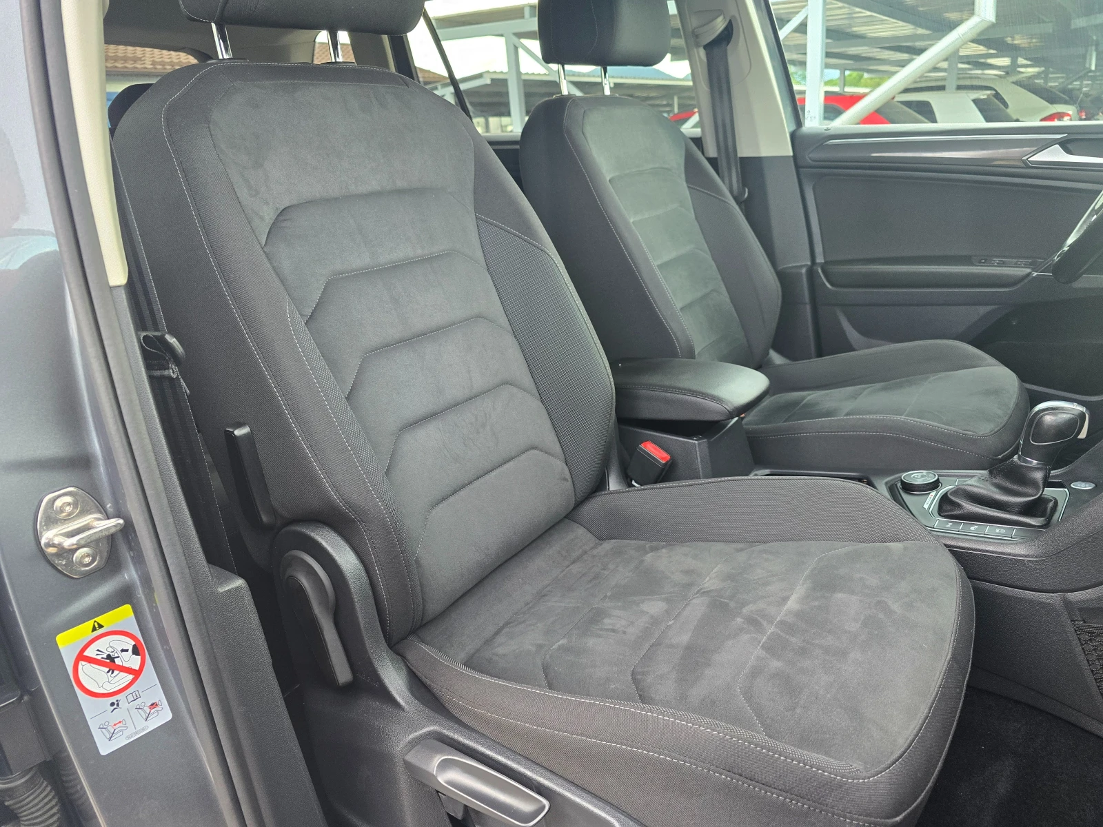 VW Tiguan 2, 0 TDI АВТОМАТИК !! МАКСИ !! ВСИЧКИ ЕКСТРИ !!, снимка 10 - Автомобили и джипове - 54806506