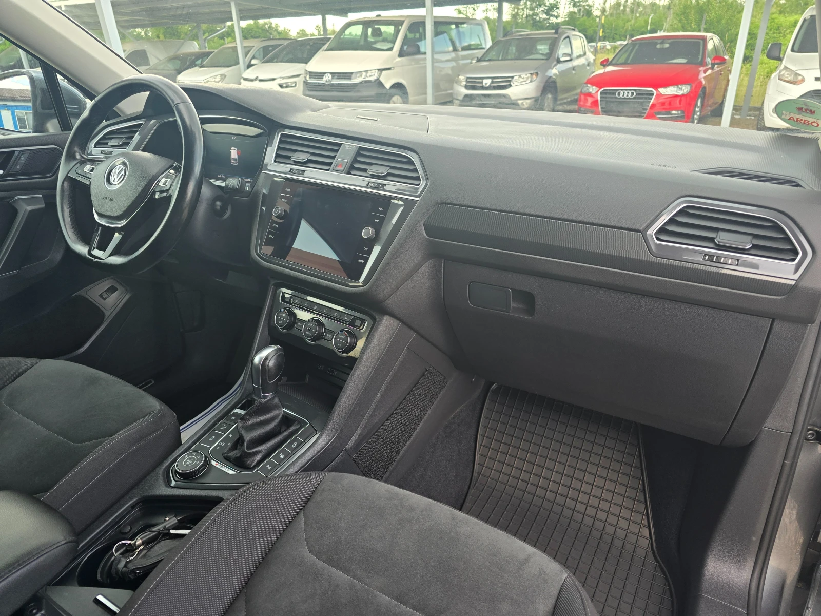 VW Tiguan 2, 0 TDI АВТОМАТИК !! МАКСИ !! ВСИЧКИ ЕКСТРИ !!, снимка 9 - Автомобили и джипове - 54806506