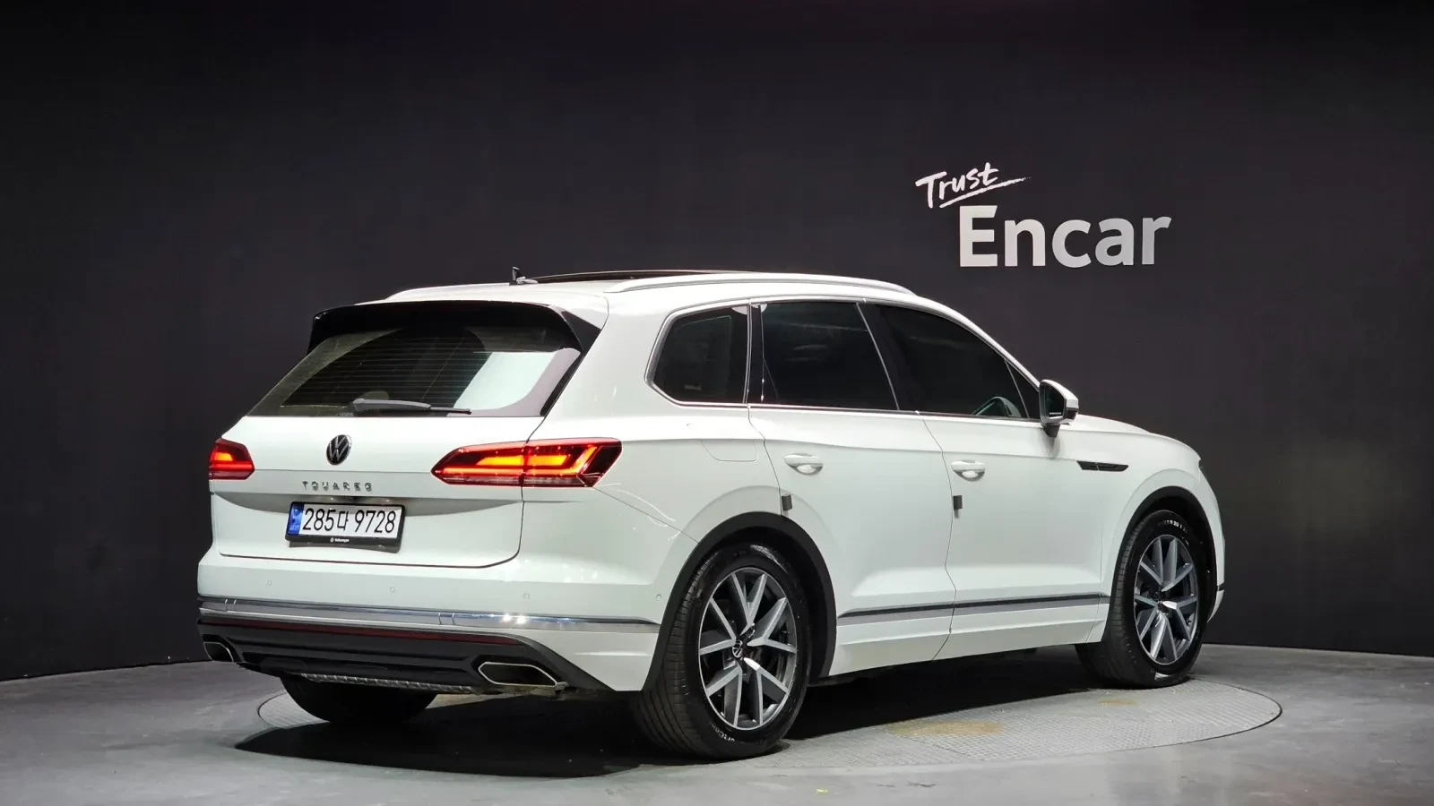 VW Touareg PRESTIGE* ОБДУХ* ДИСТРОНИК* ВЪЗДУХ* MATRIX* MАСАЖ*, снимка 2 - Автомобили и джипове - 54931190