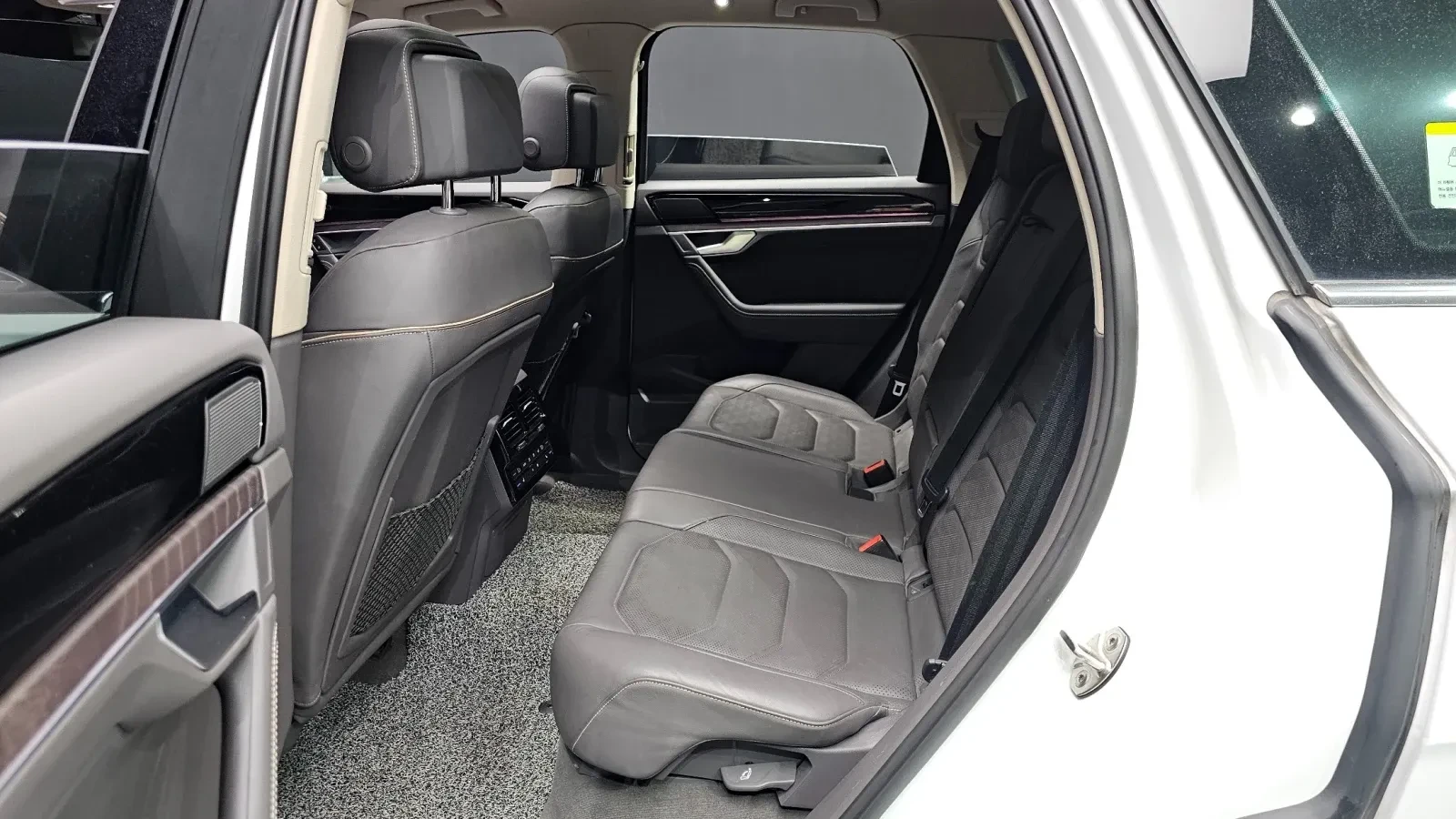 VW Touareg PRESTIGE* ОБДУХ* ДИСТРОНИК* ВЪЗДУХ* MATRIX* MАСАЖ*, снимка 5 - Автомобили и джипове - 54931190