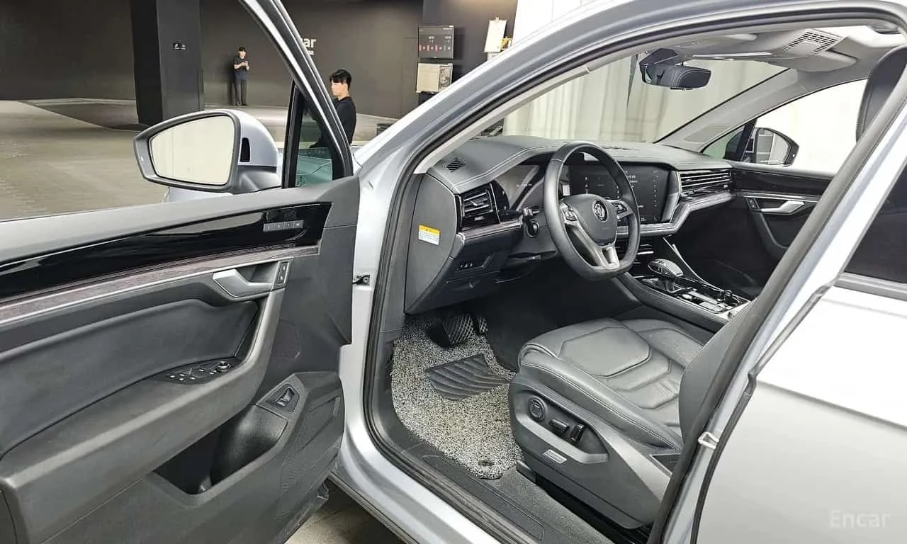 VW Touareg 3.0 TDI 286hp Premium , снимка 10 - Автомобили и джипове - 55654568