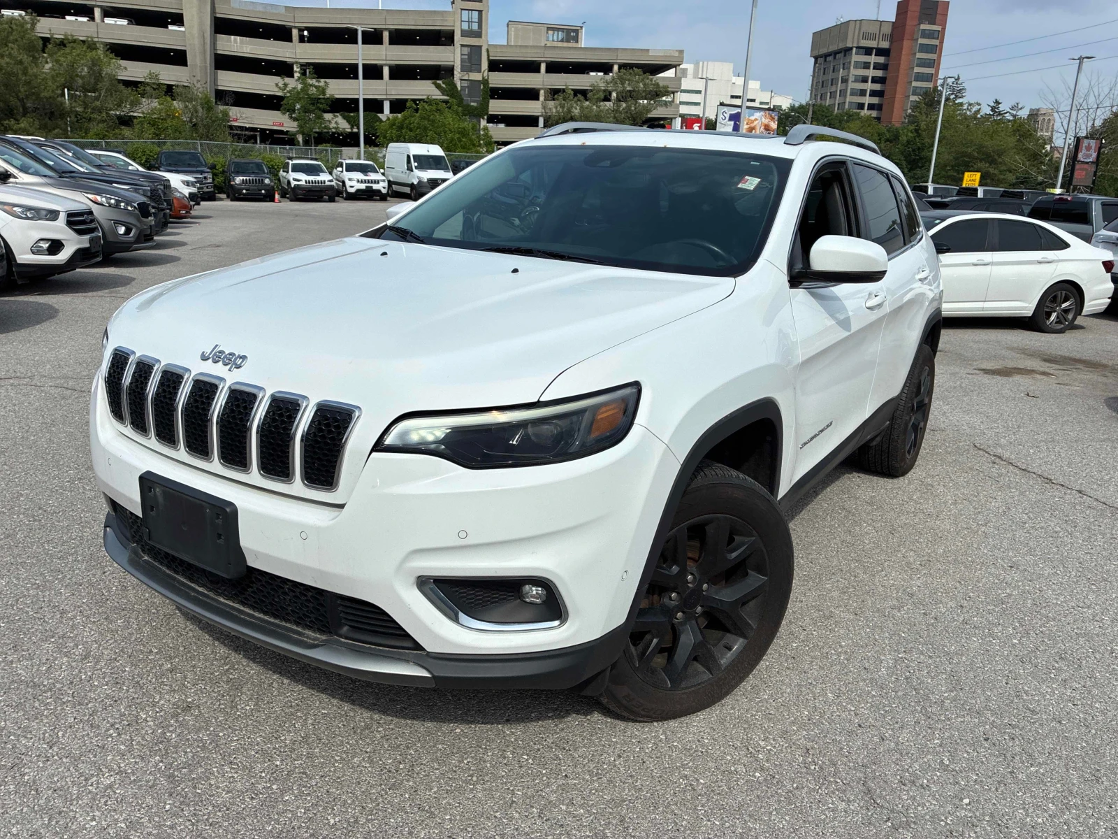 Jeep Cherokee Limited | CARFAX | АВТОФИНАНСИРАНЕ