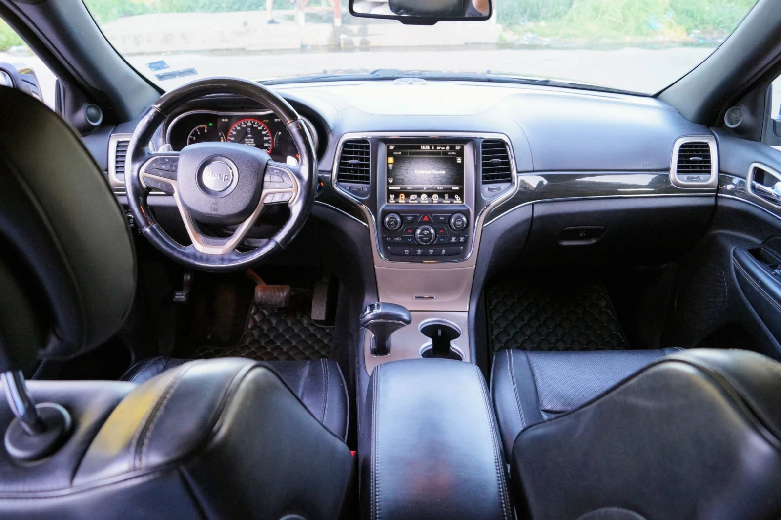Jeep Grand cherokee 3.0 Overland, снимка 9 - Автомобили и джипове - 56428297