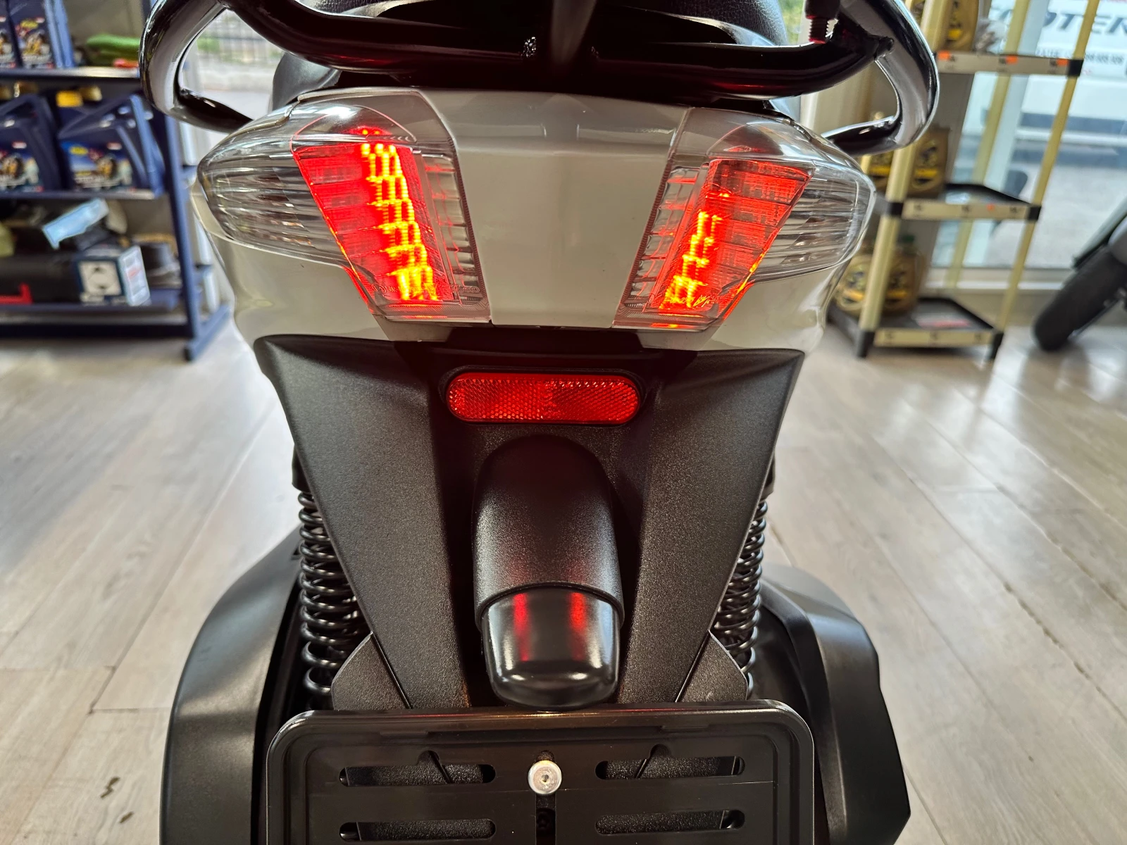 Piaggio Mp3 300ie Yourban 06.2011г., снимка 5 - Мотоциклети и мототехника - 56246823
