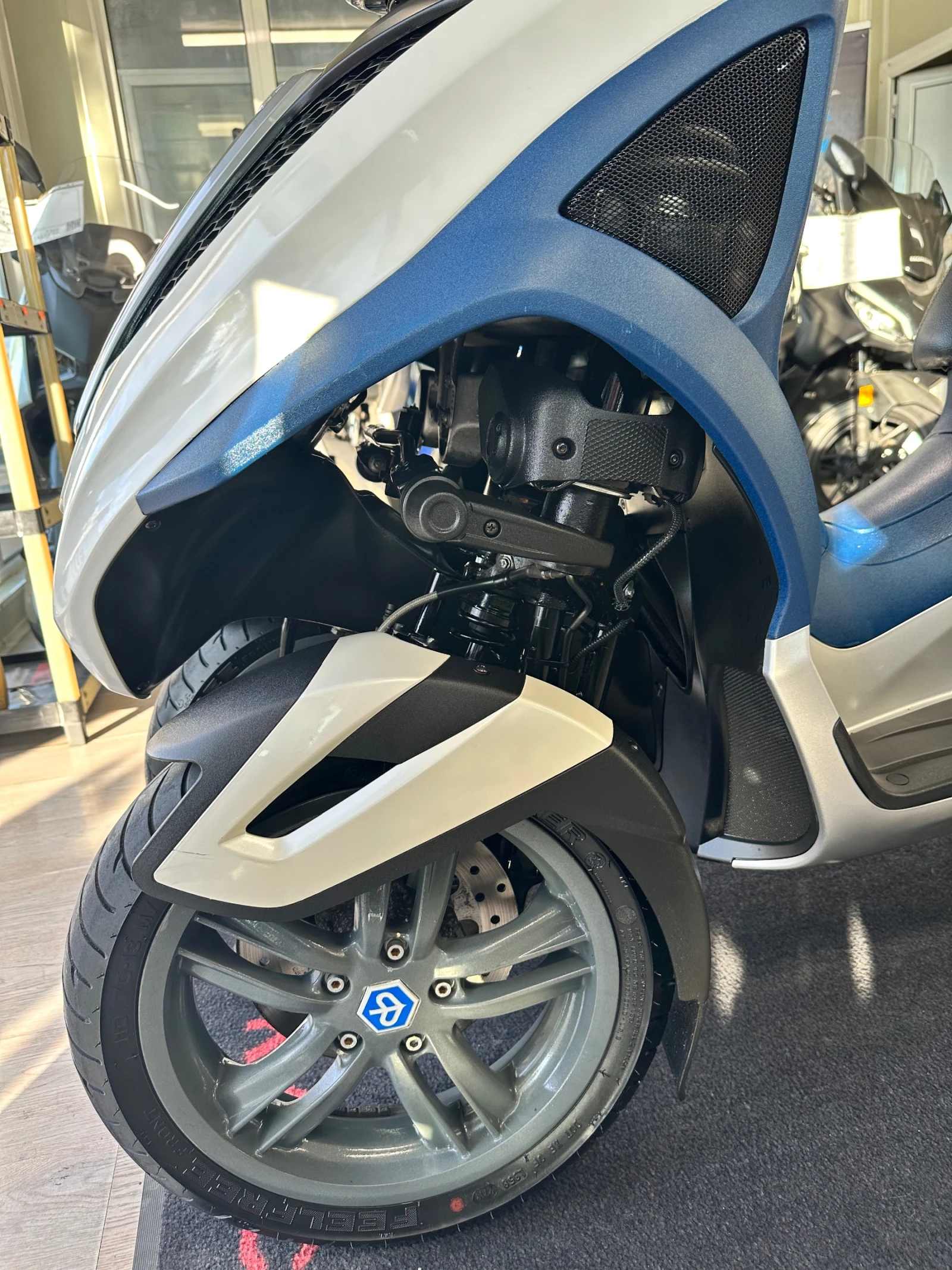 Piaggio Mp3 300ie Yourban 06.2011г., снимка 11 - Мотоциклети и мототехника - 56246823