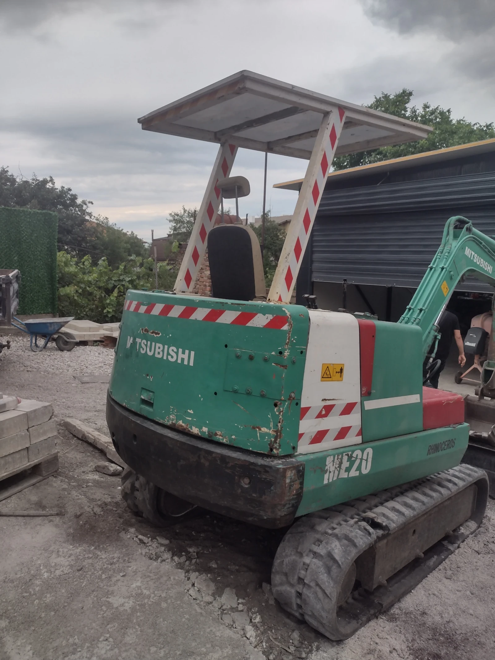 Багер Mitsubishi МЕ20, снимка 2 - Индустриална техника - 55661662