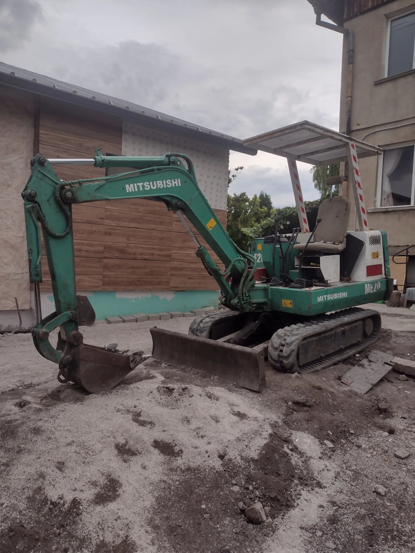 Багер Mitsubishi МЕ20, снимка 6 - Индустриална техника - 55661662