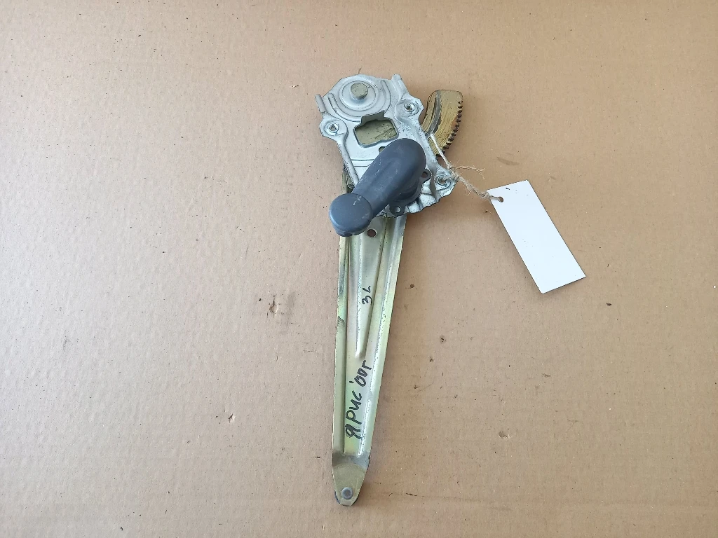 Машинка стъкло стъклоповдигач задна лява ръчна Тойота Ярис (к)