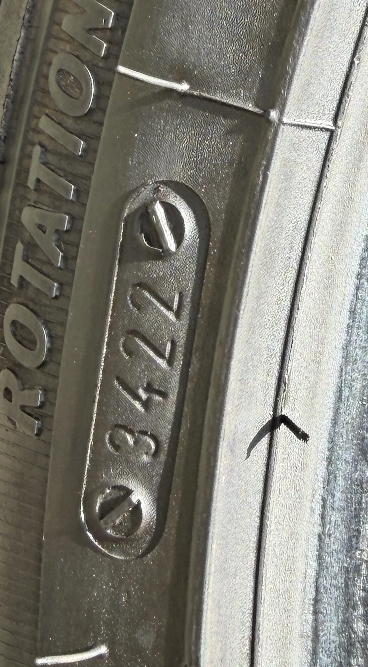 Гуми Зимни 225/40R18, снимка 6 - Гуми и джанти - 54759910